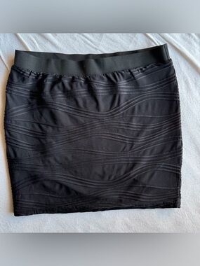 Candie's Black Mini Skirt with Wave Texture